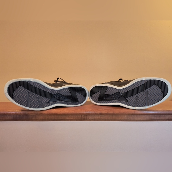 Nike Hurache Basketball Shoes - Picture 2 of 4